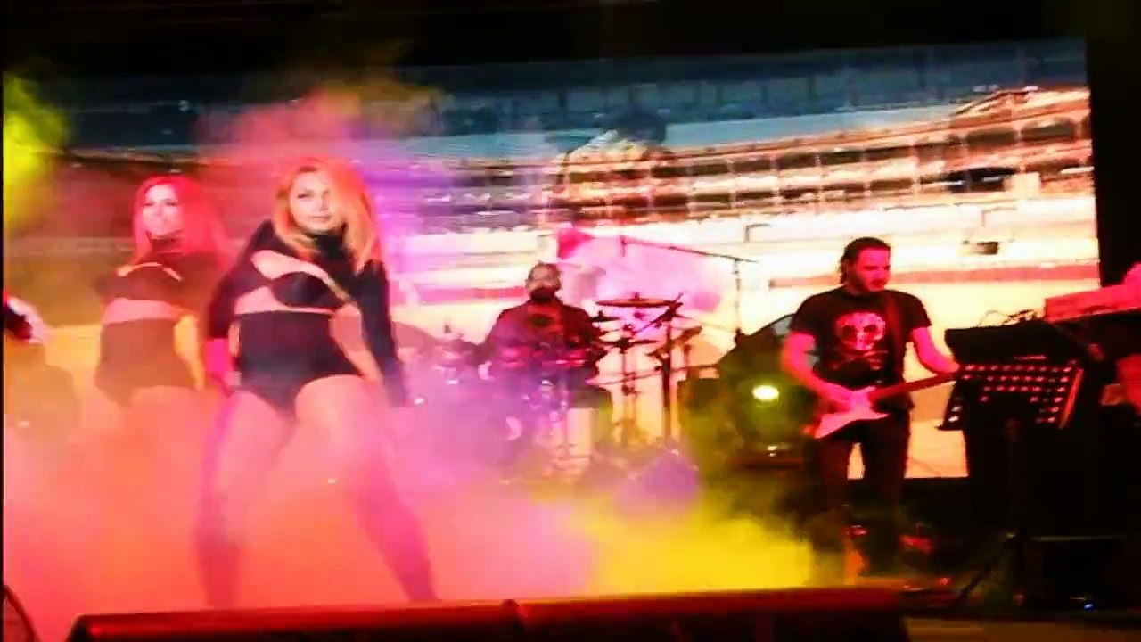 Hande Yener - Kırmızı 2013