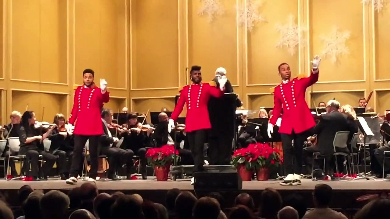 Des danseurs de popping revisitent 'Casse-Noisette' avec un orchestre philharmonique