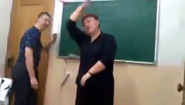 Первый раз пришел на пару за весь год, препод ЖЖОТ (1)