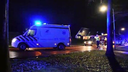 Скачать видео: Meisje raakt ernstig gewond bij ongeluk in Valthermond - RTV Noord