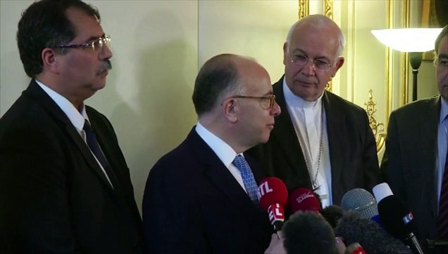 Bernard Cazeneuve annonce une protection renforcée autour des églises à Noël