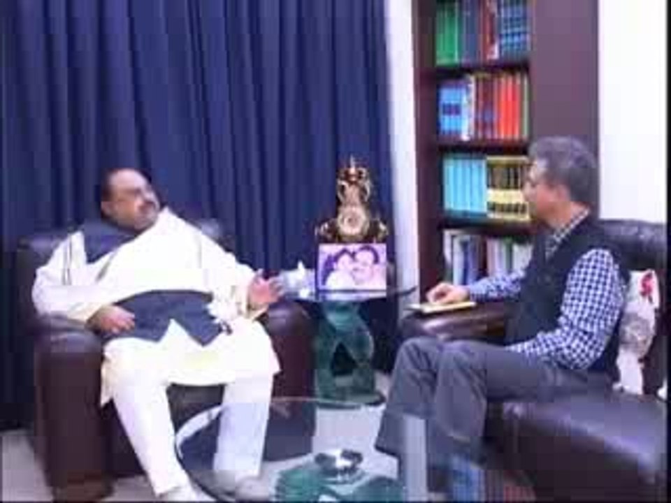 کراچی نومنتخب میئر وسیم اختر کی لندن میں الطاف حسین سے ہونے والی ملاقات کی ویڈیو