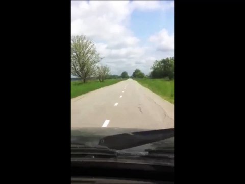Le peintre était bourré quand il a peint les lignes blanches de cette route russe