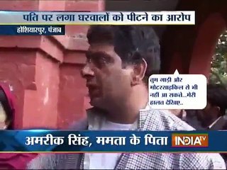 Watch: Husband Wife Fight Outside Family Court in Punjab