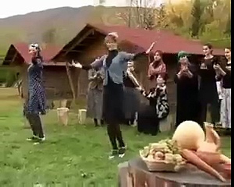 GÜRCÜ HALK OYUNU