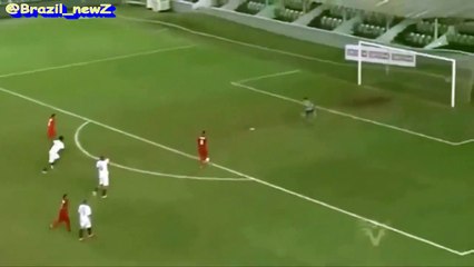 Geuvânio marque d’un coup du sombrero fabuleux - Football