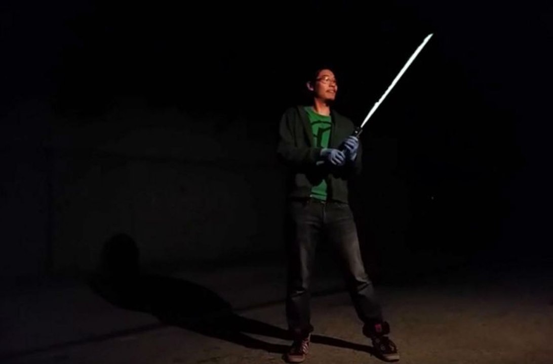 Un fan de Star Wars invente un véritable sabre...