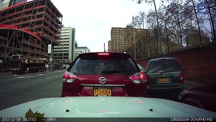 La technique de minable pour voler la place de parking à un automobiliste qui attendait depuis 10 minutes