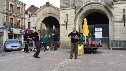 Jonglage dans le centre-ville avec Abracadaballe