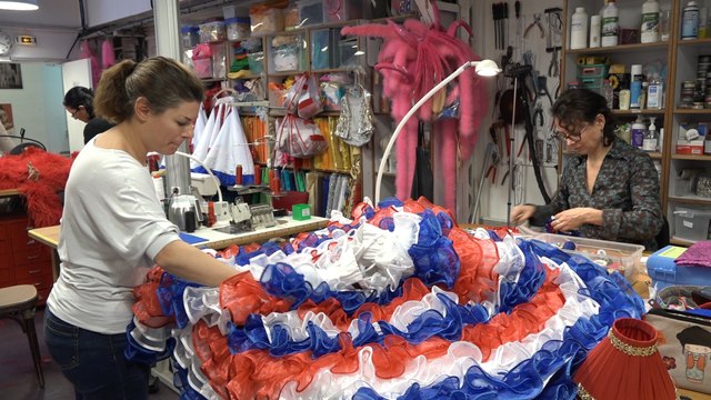 Plongée dans l'antre des costumes du Moulin Rouge
