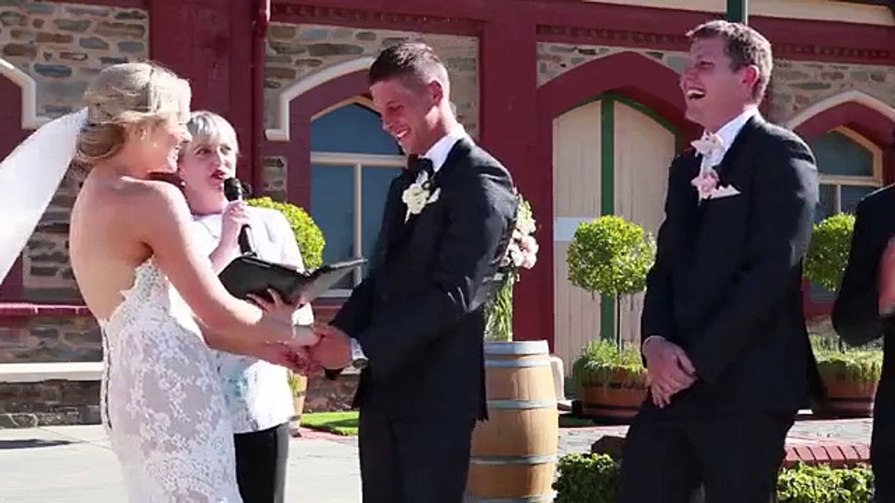 Mira cómo este niño interrumpió una boda con un curioso pedido