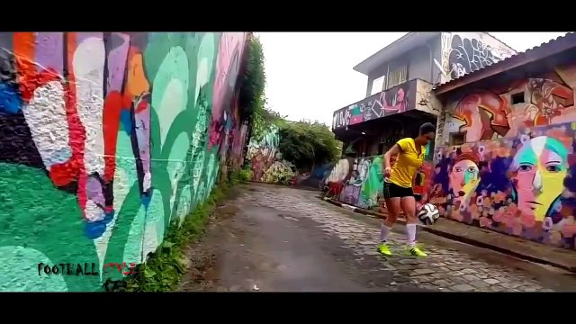 Футбольные финты в исполнении девушки