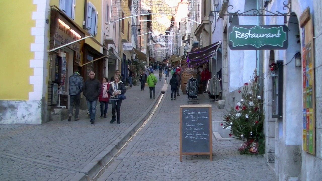 D!CI TV -  Les vacanciers de Noël profitent du soleil, de la ville et de la nature