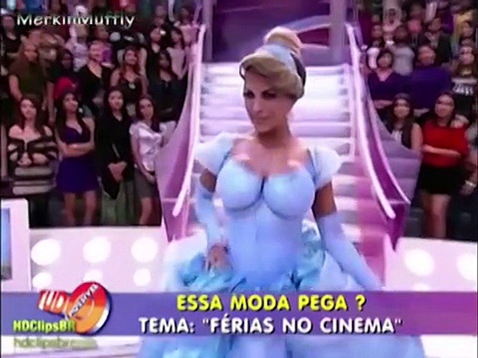 Girl wearing Cinderella body paint Walt Disney