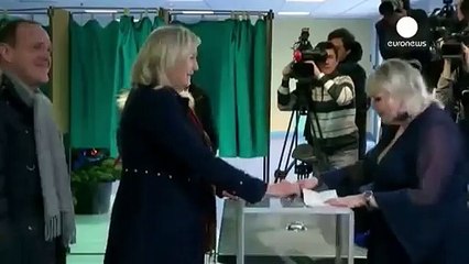 Fransız ırkçı lider Marine Le Pene Twitter soruşturması