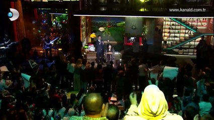 Beyaz Show Türkan Şorayı heyecanlandıran karşılama!