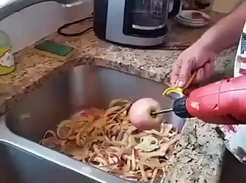 Как почистить картошку за одну минуту (или яблоки)