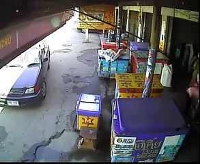 Une femme a failli se faire tuer par une roue