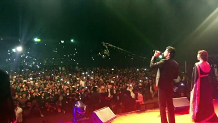 ‪#‎DILWALE‬ CITY TOUR: ‪#‎SRK‬ [ @iamsrk ] & ‪#‎KAJOL‬ PERFORMS IN KOLKATA 22.12.2015 ‪#‎DilwaleinKolkata‬