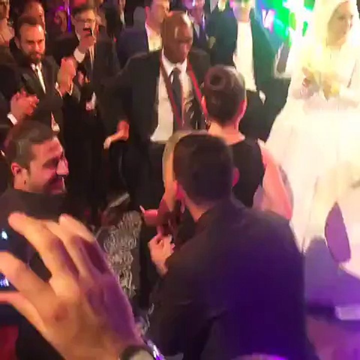 Atiba, Pektemek'in düğününde davul çaldı