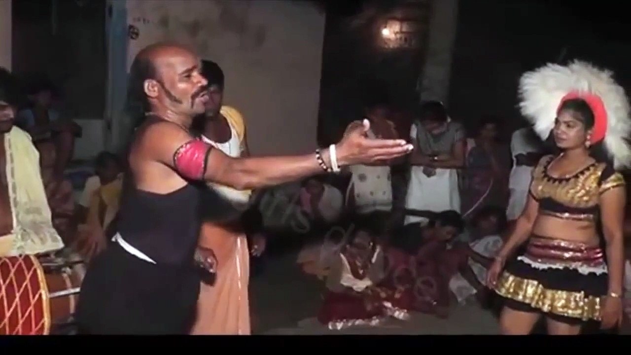 Latest hot Karakattam Kuravan Kurathi/Record Dance /Tamil Adal Padal with beatiful girls 1