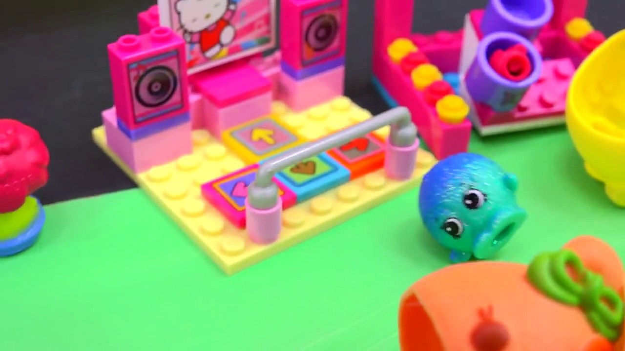 Shopkins Season 4 Meet Num Noms and Ride On Rollercoster Play Video