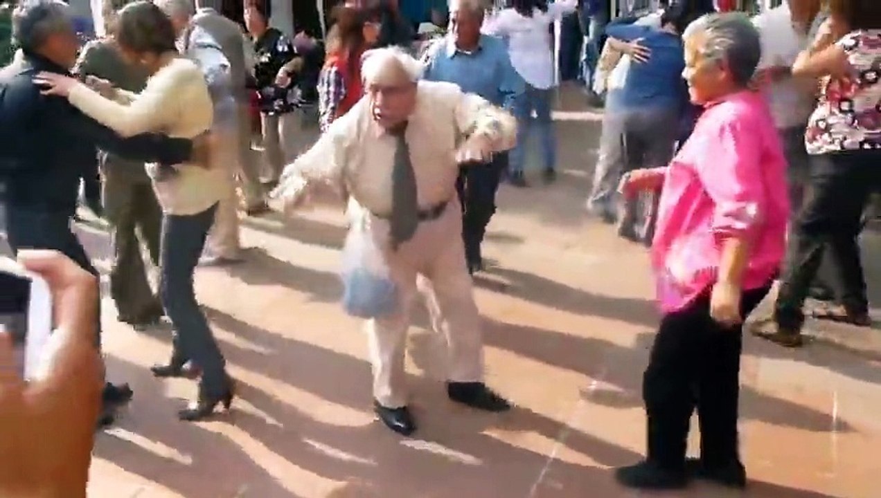This Old Guy Dancing Is Hilarious