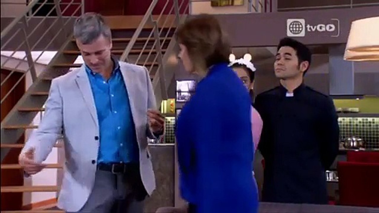 Al Fondo hay Sitio - Hiro insinúa que Francesca y Sergio tienen chiquitingo - 16/11/2015