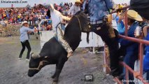 SUPER JARIPEO RANCHERO EXTREMO EN LAS COLONIAS MICHOACAN MEXICO VALIENTE JINETE MONTA TORO SALVAJE CAIDA Y FIESTA CHARRA DICIEMBRE 2015