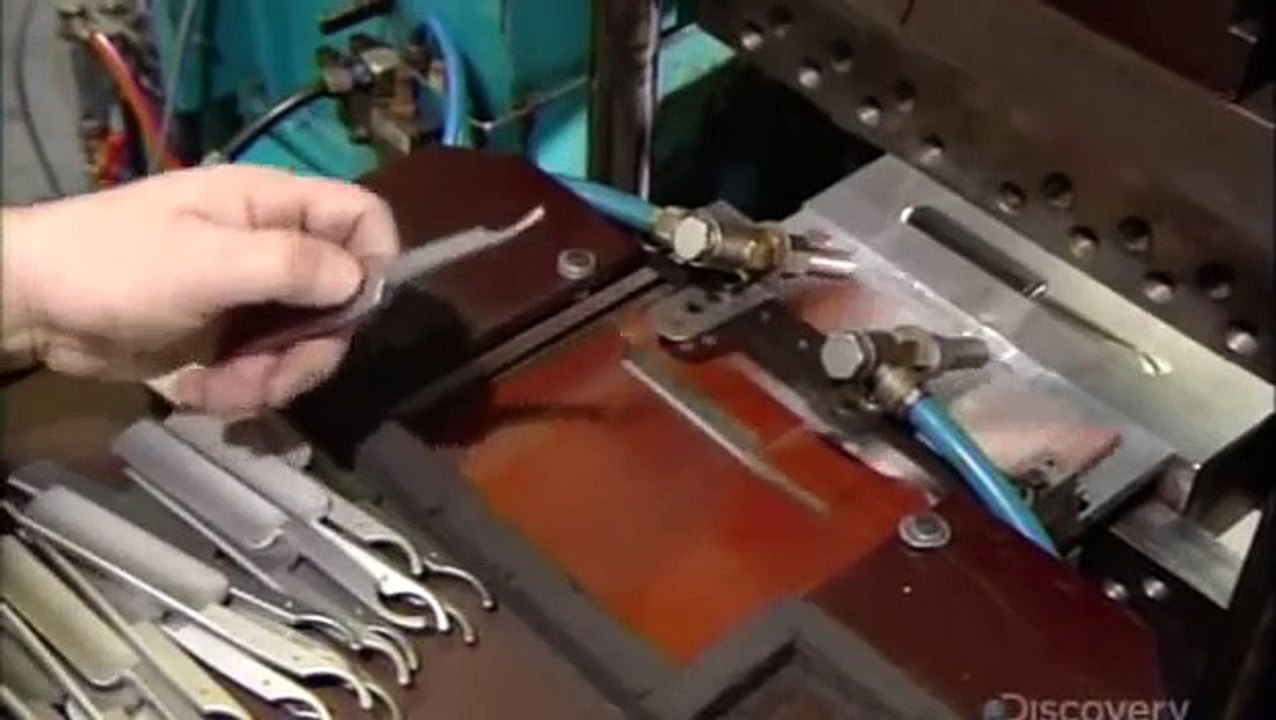 How Its Made - Straight Razors, Black Pudding, Steering Wheels, Inorganic Pigments