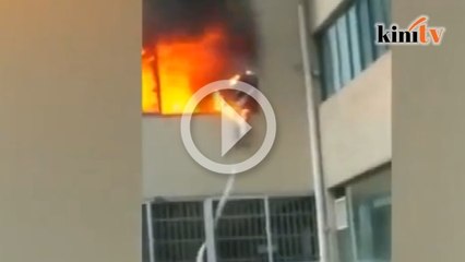 Visual anggota bomba terbakar terjun selamatkan diri