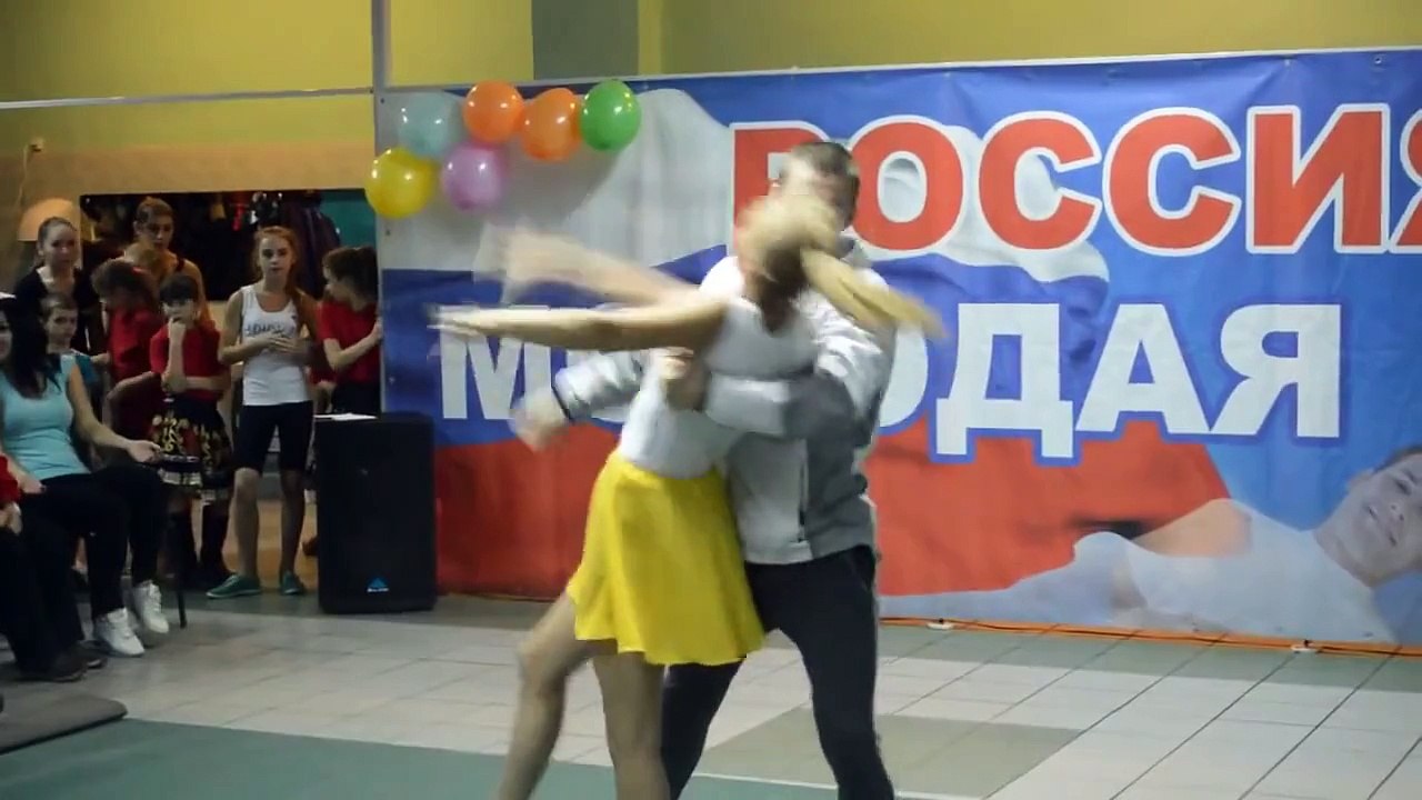 показательный номер акробатов