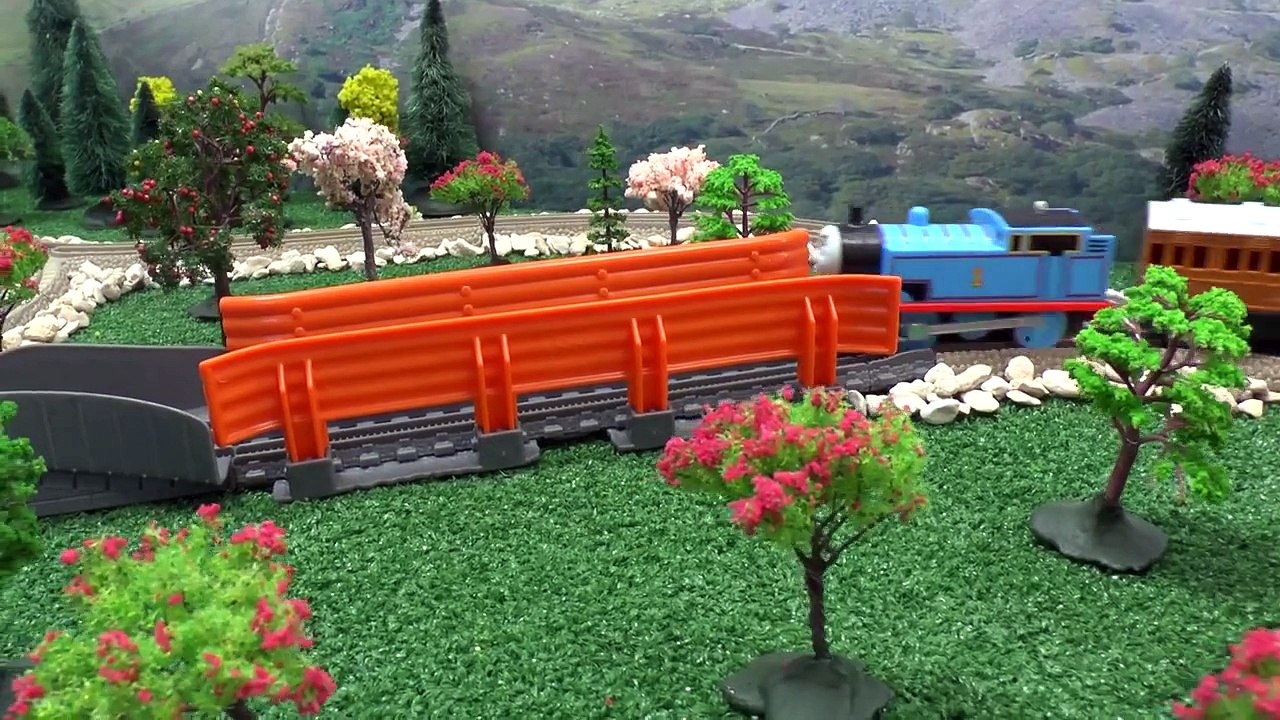 Thomas & Friends Story New Trackmaster Track Gordons Hill Thomas Accident Crash Toy Train