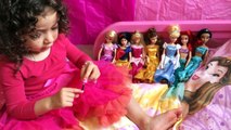 toys 7 Disney Princesses Makeup, Nails and Bedtime Game bonecas