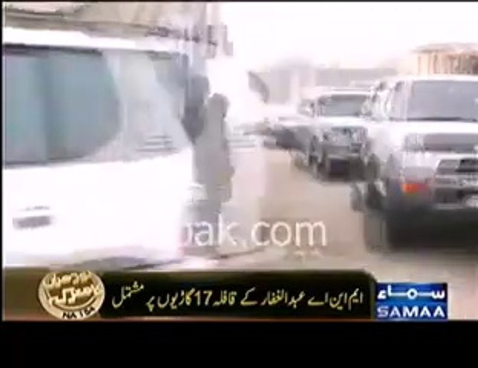 PML-N Chief Polling Agent & MNA Abdul Ghaffar visit Polling station with 17 vehicles VIP Protocol