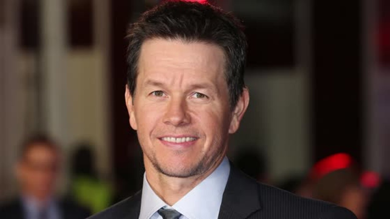 Mark Wahlberg hizo 700 pullups de un brazo en u...