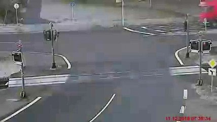 Man!! Red lights are flashing!!