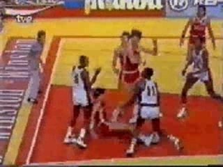Arvydas Sabonis dunk sur David Robinson