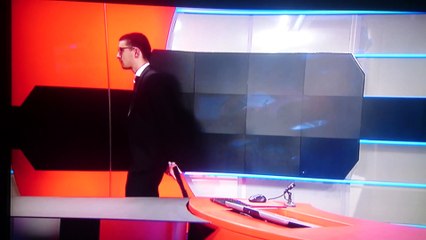 Pays-Bas: Plus de 3 ans de prison en appel pour avoir fait irruption à la télé avec une arme factice - Regardez