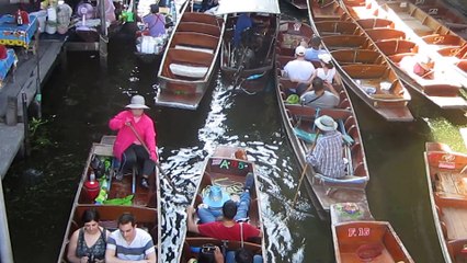 MARCHE FLOTTANT DE DAMNEONSADUAK -- THAÏLANDE -- LE 24 NOVEMBRE 2015