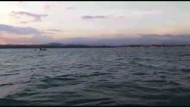 Embarcação é resgatada e oito pessoas são salvas