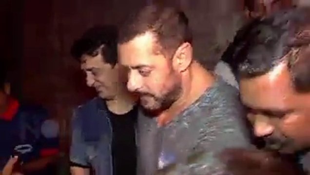 Salman Khan Takes An Auto Rickshaw Ride Home