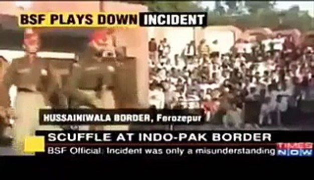 Dikhye Kasay Pakistani Sapahi nay Wahga Border Pay Indian Ko Pachad Diya