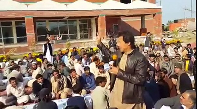 Imran Khan Today Giving Respect To The Labourers Who Have Made SKMCH Peshawar