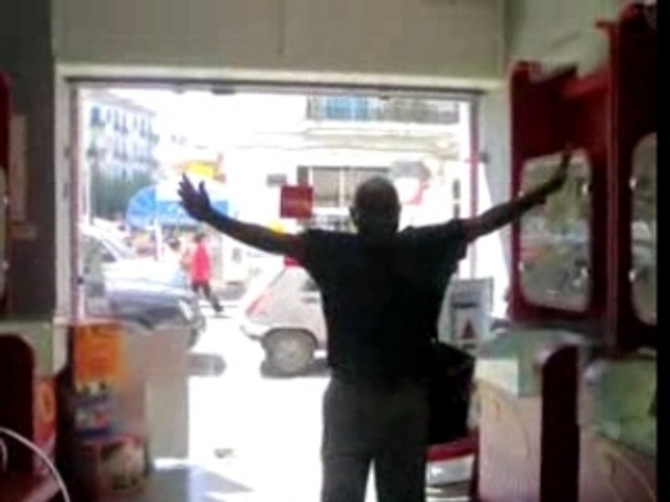 Am Ali danse sur une music de Tiesto