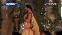 Diya Mirza Looks HOT While Walk on Ramp @ Swades Foundations Fundraiser Event 2014 - UTVS