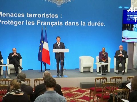 Réforme constitutionnelle: Hollande maintient finalement la déchéance de nationalité