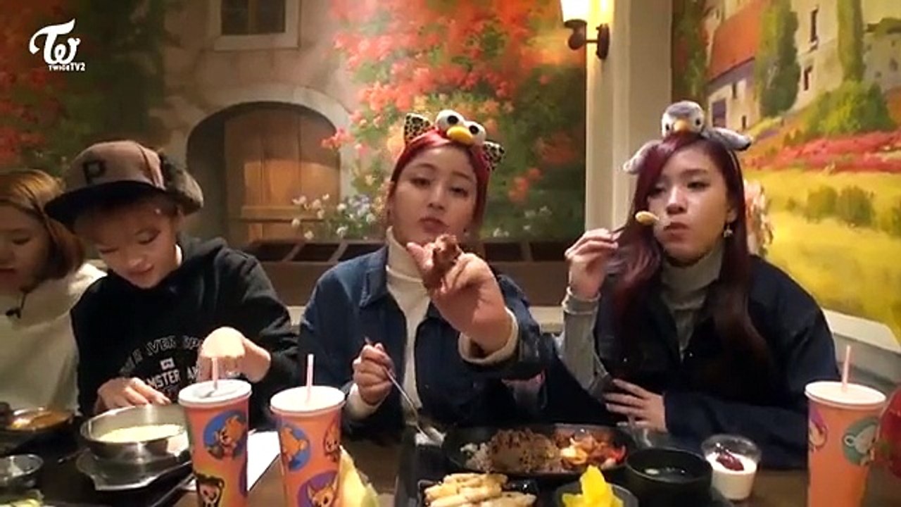 151204 TWICE - Eating Time