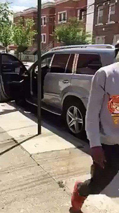 Danse avec des jambes tordues