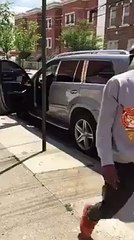 Danse avec des jambes tordues